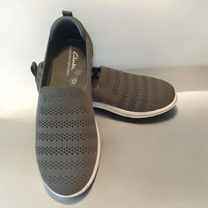 Clark's Women's Cloudsteppers Breezey Izzy Olive Green 7W